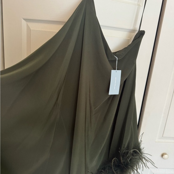 Green Asymmetrical Backless Cocktail Dress - Picture 5 of 6